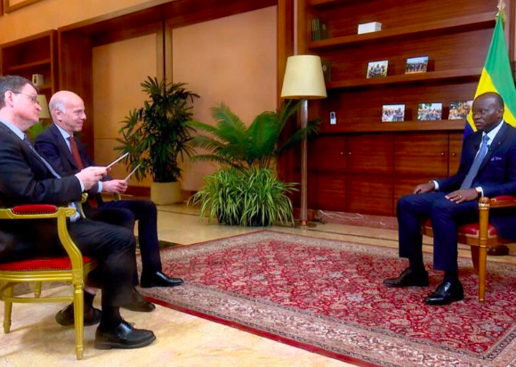 Trois interviews, trois échecs : Décryptage du naufrage médiatique en trois actes de Oligui Nguema