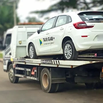 Un jeune, un taxi : Comment Oligui esclavagise la jeunesse gabonaise pour enrichir l’homme d’affaires Mehdi Keack